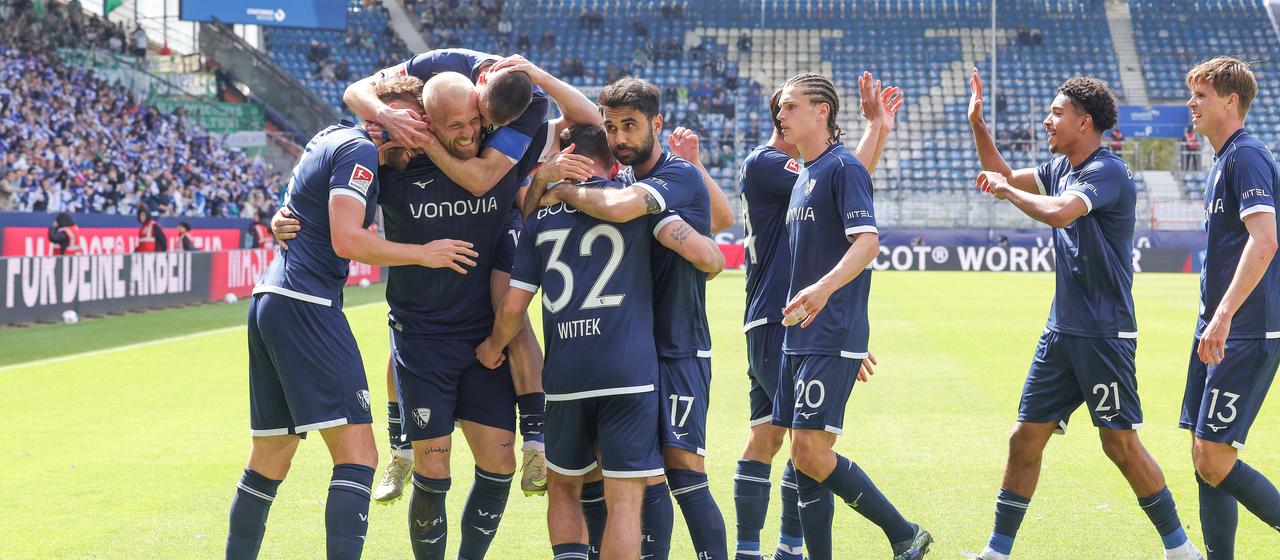 Philipp Hofmann celebrates the goal to make it 2-0