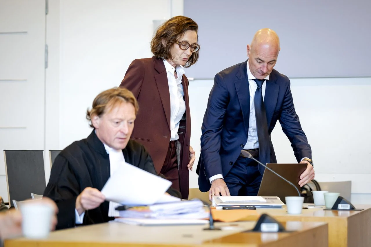 Lawyer Michiel van Dijk (left) with KNVB director Marianne van Leeuwen next to him (photo: Robin van Lonkhuijsen / ANP).