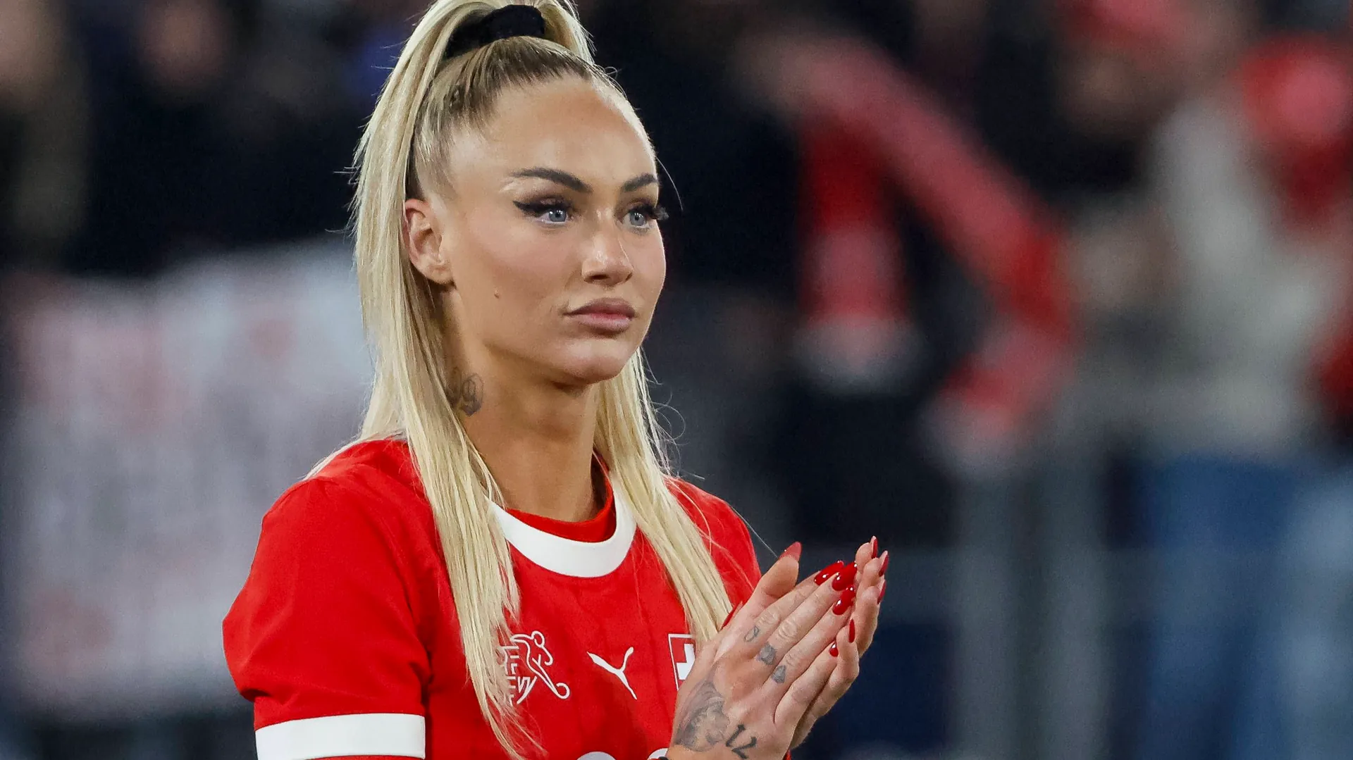 Alisha Lehmann: She polarizes. Alisha Lehmann: She polarizes.