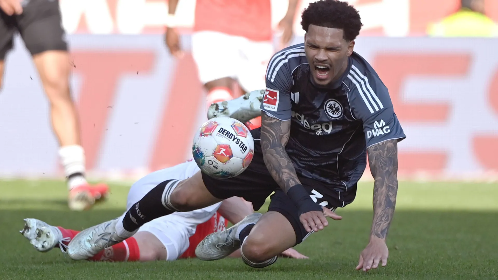 Nnamdi Collins: The defender will be missing from Eintracht Frankfurt for weeks.