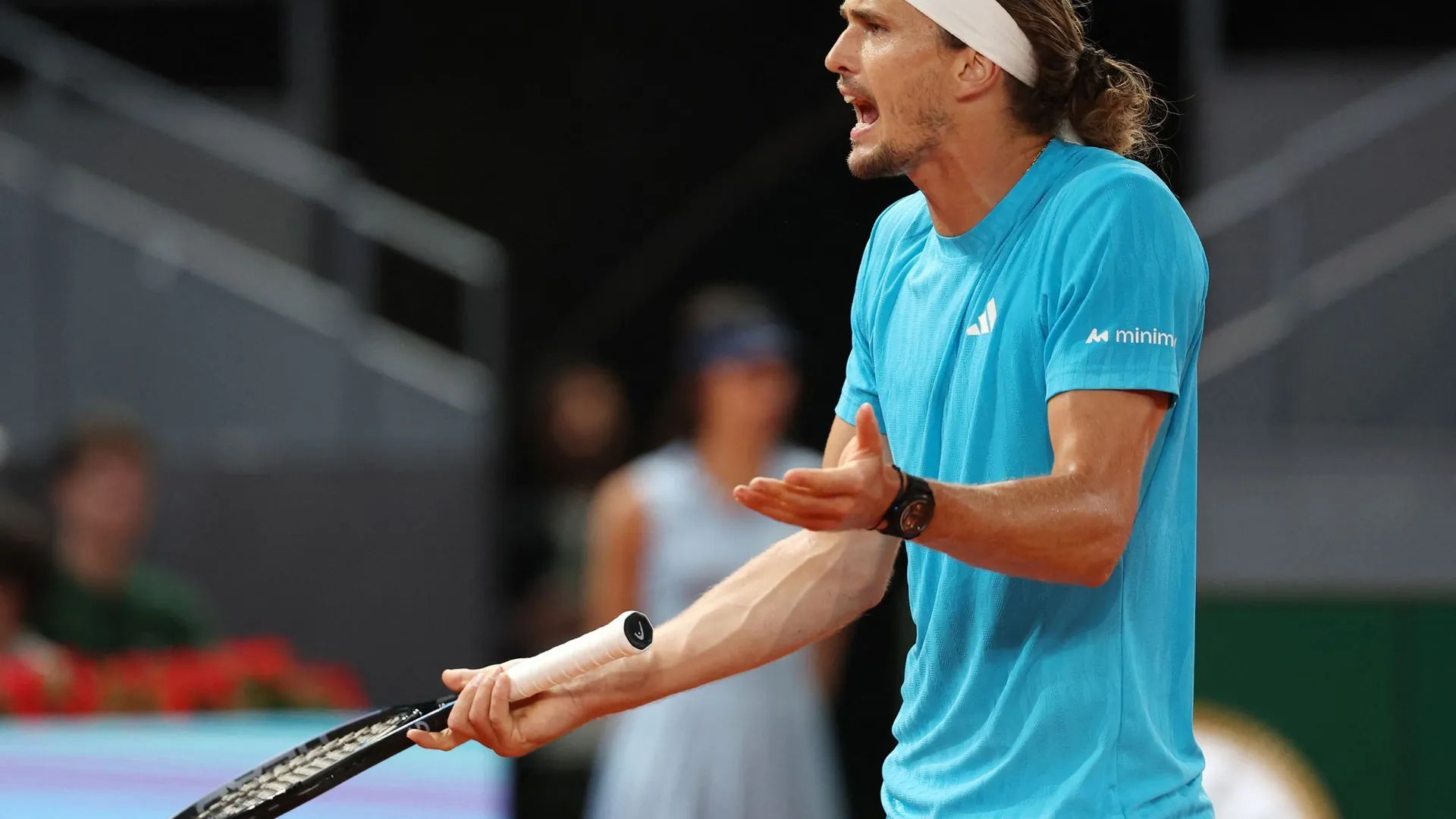 At the Madrid Open, Alexander Zverev had a small outburst of anger on the court.