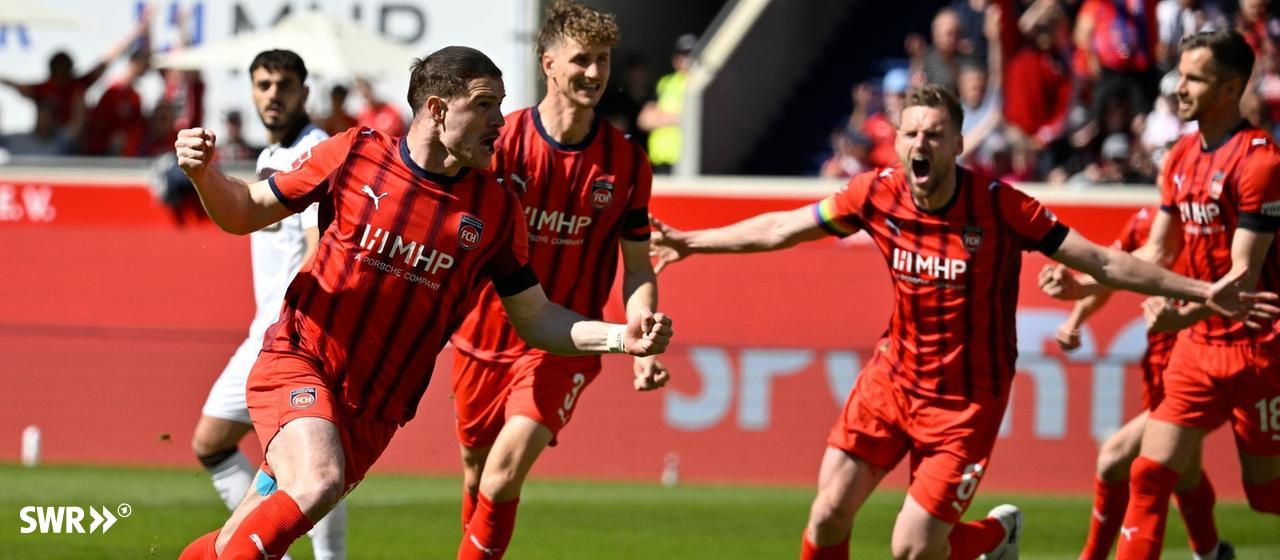 Budu Zivzivadze, Jan Schöppner and Patrick Mainka celebrate 1. FC Heidenheim's victory against FC St. Pauli.