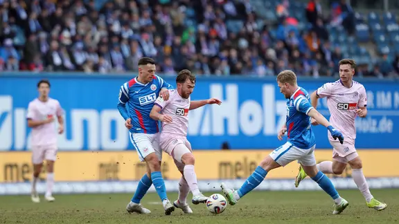 Game scene from the game between Hansa Rostock and VfL Osnabrück | picture alliance/DFB | Michael Taeger Game scene from the game between Hansa Rostock and VfL Osnabrück