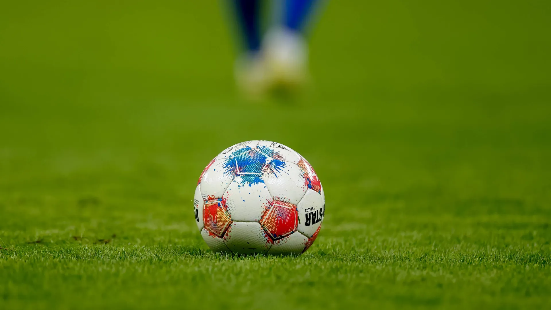 Football (symbolic image): The 14-year-old collapsed during a game. Football (symbolic image): The 14-year-old collapsed during a game.