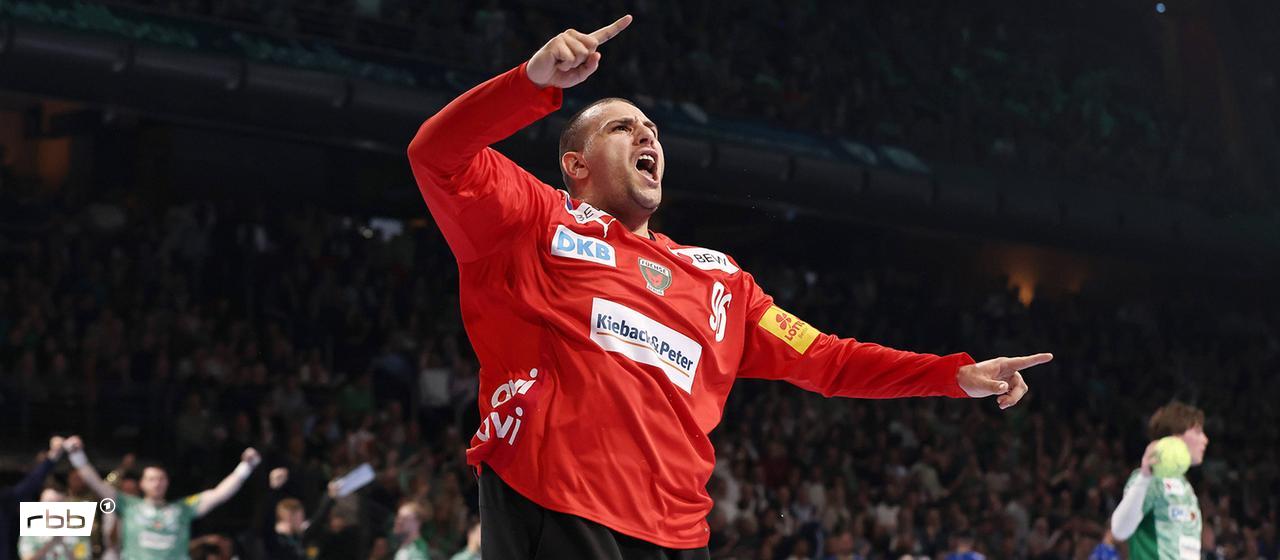 Füchse keeper Dejan Milosavljev celebrates against Gummersbach (imago images/Contrast)