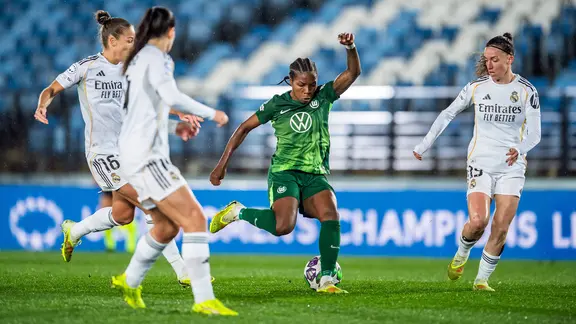 Lineth Beerensteyn from VfL Wolfsburg in the game at Real Madrid | IMAGO / Gonzales Photo Lineth Beerensteyn from VfL Wolfsburg in the game at Real Madrid