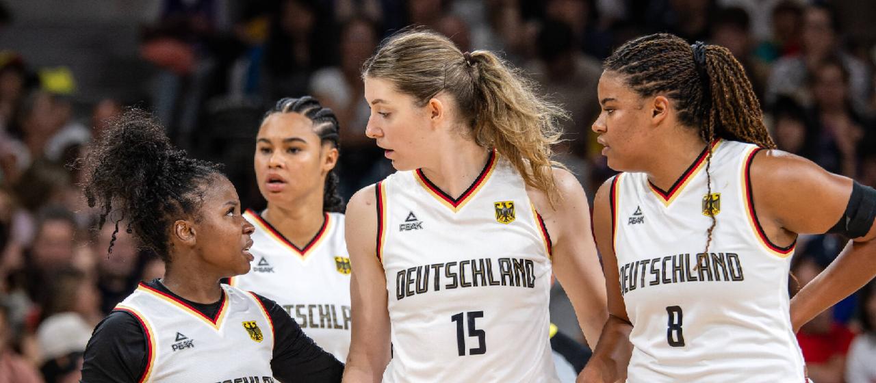 Luisa Geiselsöder (15) and Nyara Sabally (8) together in the DBB jersey