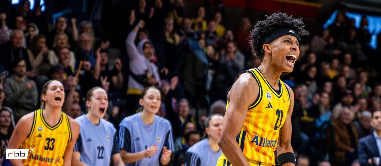 Alba Berlin's Deeshyra Thomas cheers | Image: IMAGO/camera4+