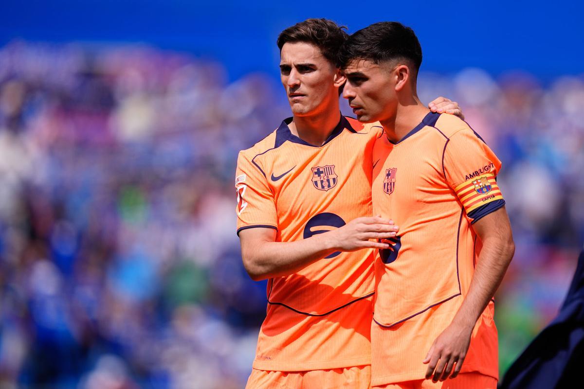 Gavi arrived in time to join Pedri and celebrate the League title