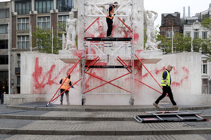 The monument on Dam Square is defaced with red paint. Later in the day, the National Remembrance Day will take place on Dam Square.