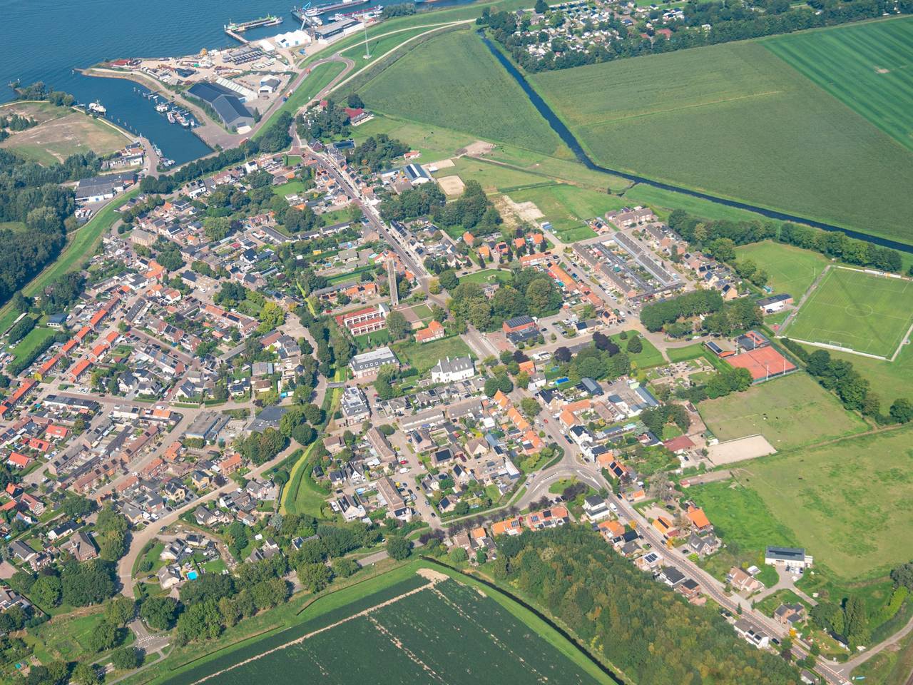 https://api.omroepbrabant.nl/img/f/$width$/$height$/0.60/0.50/cmV2aXNpb25zLzQ3ODI2MDAtMS5qcGc_c2U9MjA0NS0wMS0wMVQxMCUzQTQwJTNBMDBaJnNpZz0zakd USm5sZk1wYnJSNktGdjBzR0VvWk9hRm1FeHRyUGZQazBjVUk1Rm9BJTNEJnNwPXImc3ByP Wh0dHBzJnNyPWImc3Q9MjAyNS0wMS0wMVQxMCUzQTQwJTNBMDBaJnN2PTIwMjAtMTAtMDI=