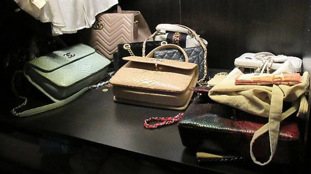 Expensive bags were found with the family (photo: Opsporing Verzocht).