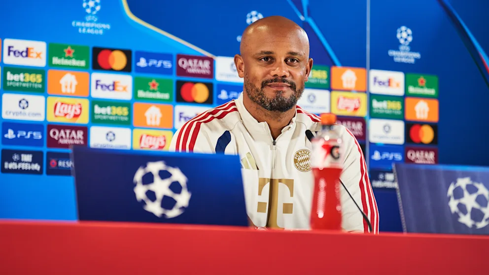 Bayern-Trainer Vincent Kompany (40) auf der PK