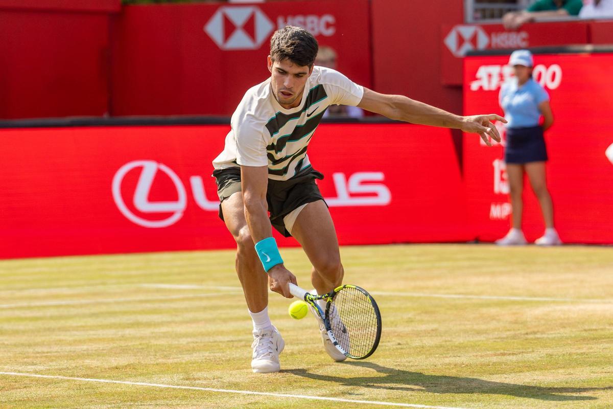 Carlos Alcaraz, during a match at the Queen's tournament.