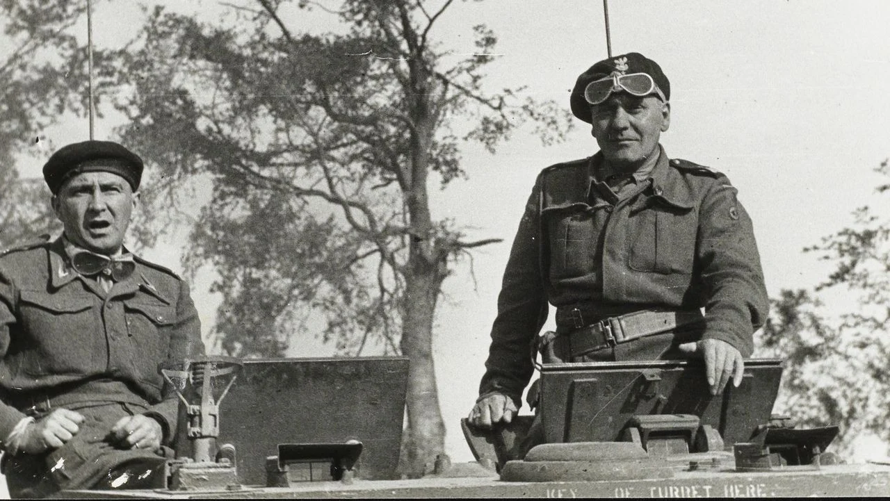 General Maczek on board the Cromwell tank. A photo from the collection of the Maczek Museum in Breda. 
