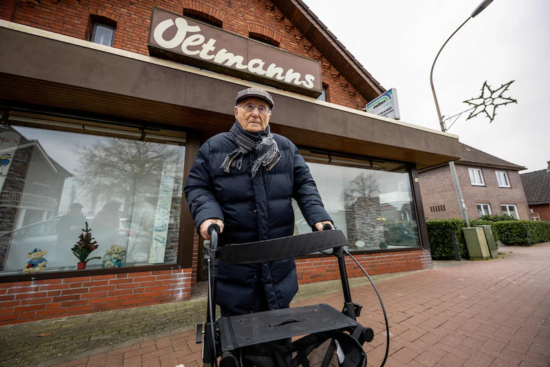 Albrecht Weinberg in zijn woonplaats Empty.