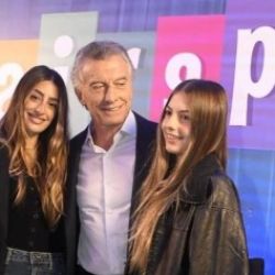 Mauricio Macri, Valentina and Antonia | Photo: CEDOC