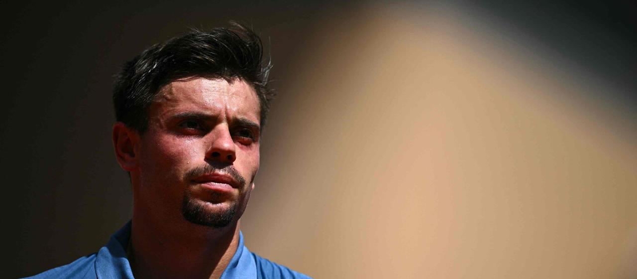 Loses his first round match at the French Open - Arthur Gea