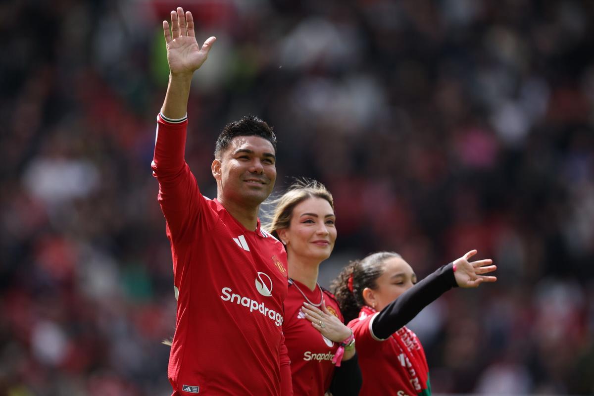 Casemiro says goodbye to Manchester United at Old Trafford