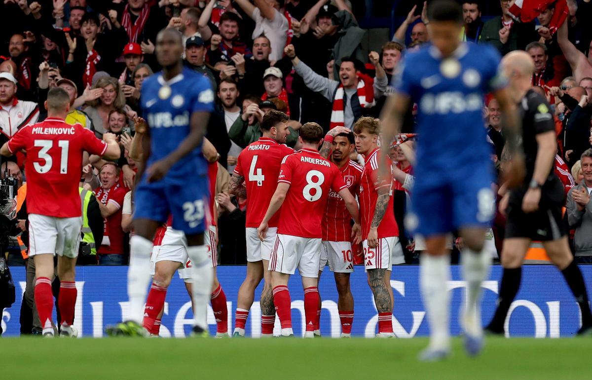 Nottingham Forest players celebrate their third goal during the Premier League match between Chelsea FC and Nottingham Forest