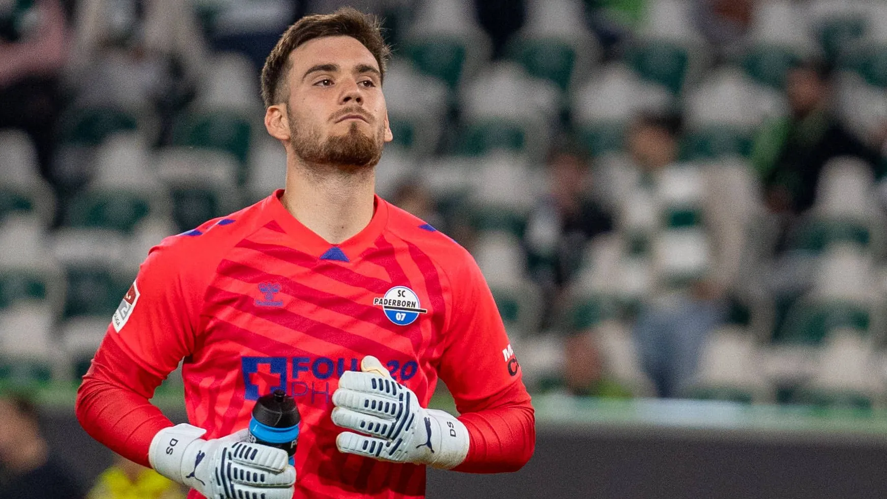 Dennis Seimen is one of the greatest German goalkeeping talents. Dennis Seimen is one of the greatest German goalkeeping talents.