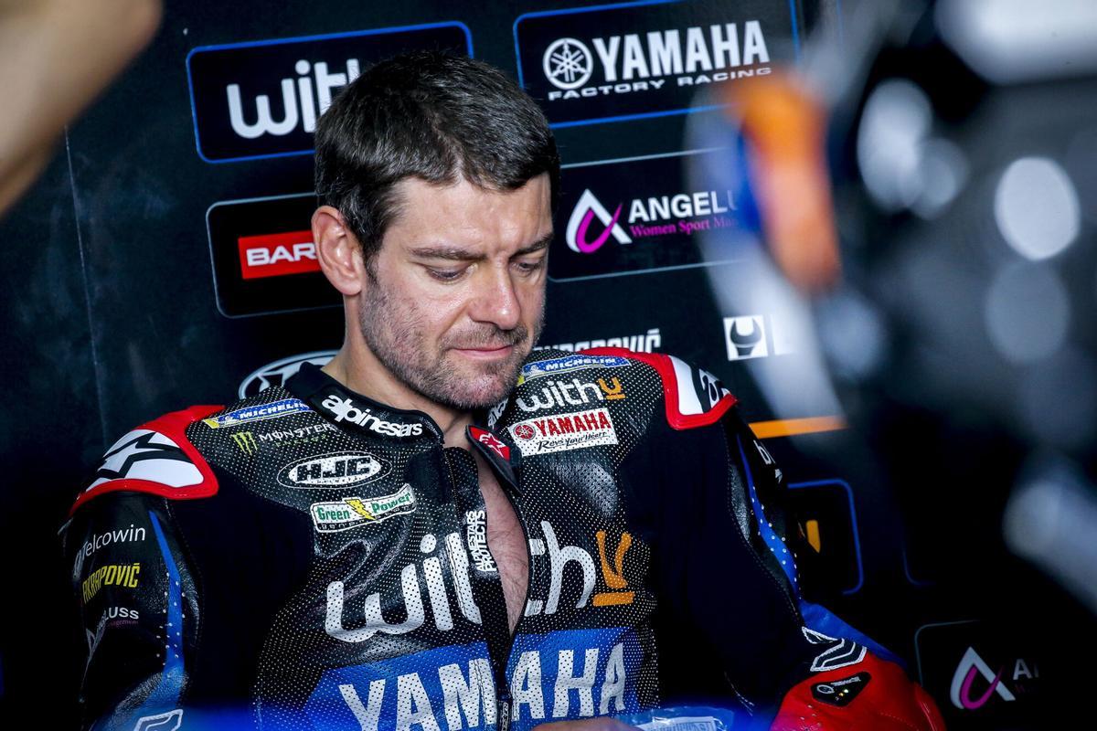 Buriram (Thailand), 01/10/2022.- British MotoGP rider Cal Crutchlow of Petronas Yamaha SRT Yamaha prepares for the free practice three at the Motorcycling Grand Prix of Thailand at Chang International Circuit, Buriram province, Thailand, 01 October 2022. The MotoGP of Thailand will be held at Chang International Circuit on 02 October 2022. (Motorcycling, Cycling, Thailand) EFE/EPA/DIEGO AZUBEL