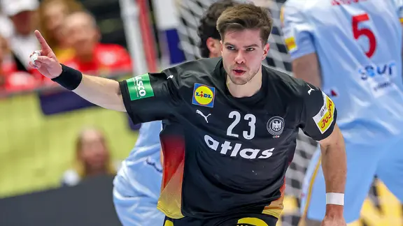 Hannover's Renars Uscins in the Germany jersey | IMAGO / Maximilian Koch Hannover's Renars Uscins in the Germany jersey