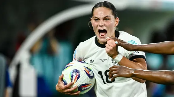 National soccer player Giovanna Hoffmann | IMAGO / DeFodi Images National soccer player Giovanna Hoffmann