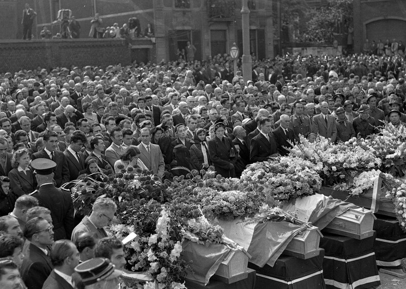The funerals after the Marcinelle mine disaster were attended en masse