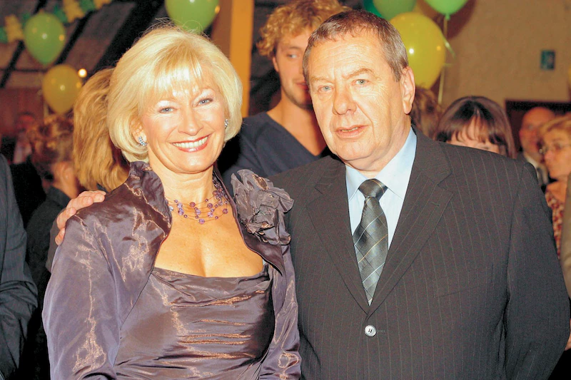 Rosemarie Bergmans and Arnold Willems on the set of 'Wittekerke'