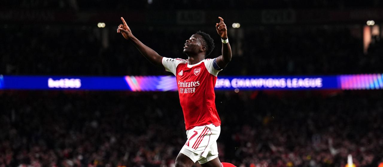 Bukayo Saka celebrates the goal to make it 1-0