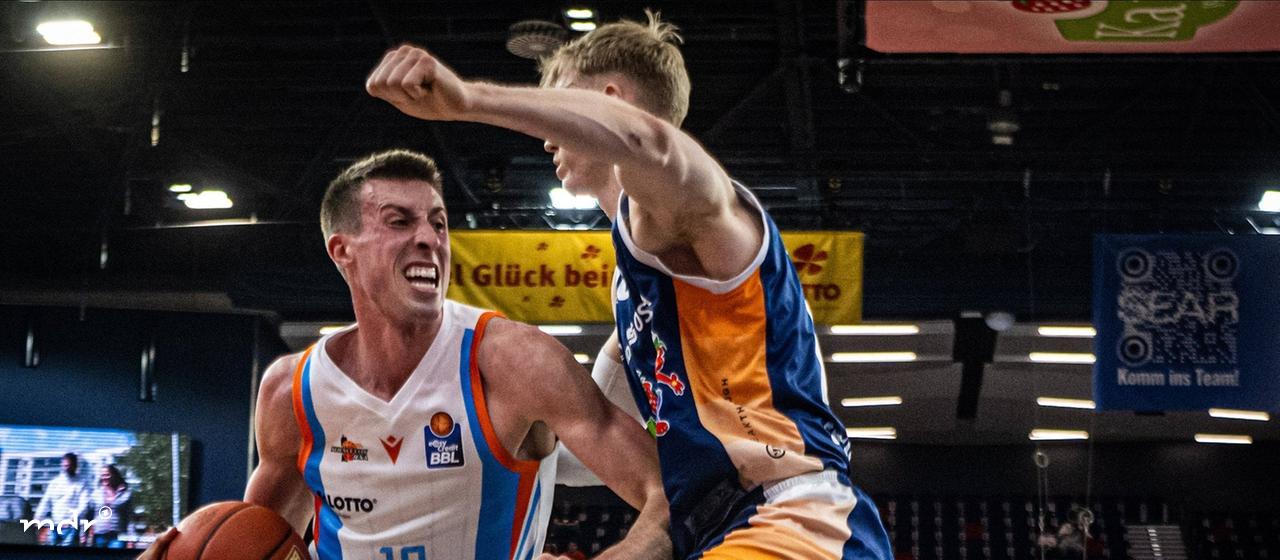 in a duel between Joe Wieskamp Science City Jena and Lukasz Kolenda Rostock Seawolves