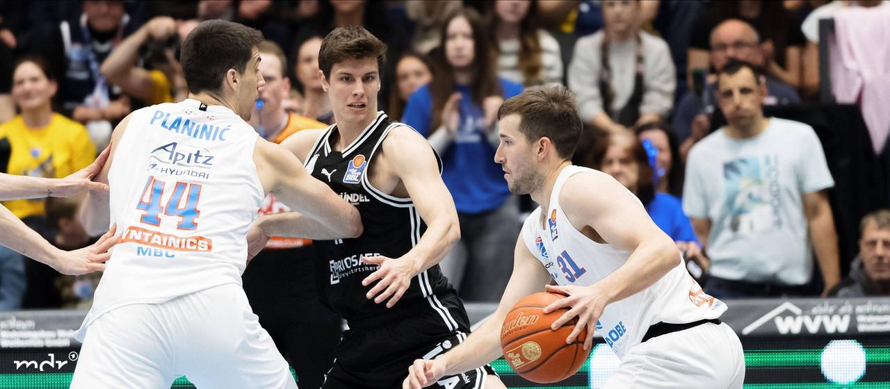 Jure Planinic (MBC, 44), Richard Balint (Bamberg, 11), Spencer Reaves (MBC, 31).