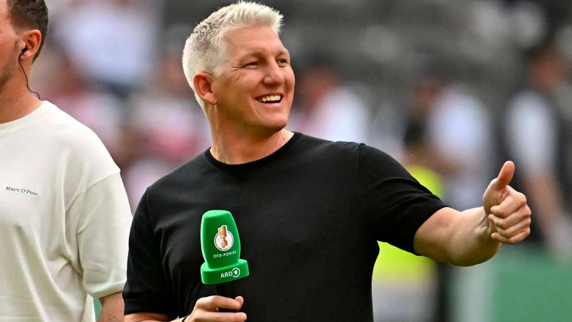Bastian Schweinsteiger on the sidelines of the DFB Cup final: The 2014 world champion has been an expert on ARD broadcasts for years. Bastian Schweinsteiger on the sidelines of the DFB Cup final: The 2014 world champion has been an expert on ARD broadcasts for years.