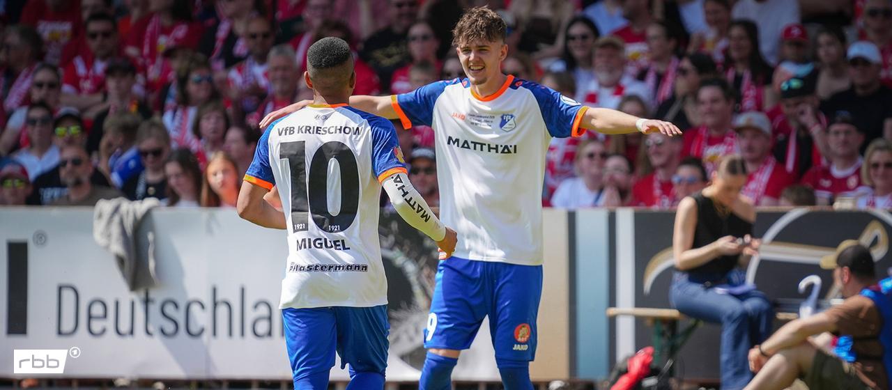 VfB Krieschow players celebrate the 1-0 lead against Energie Cottbus (Source: IMAGO / Creativ Sportpicture)