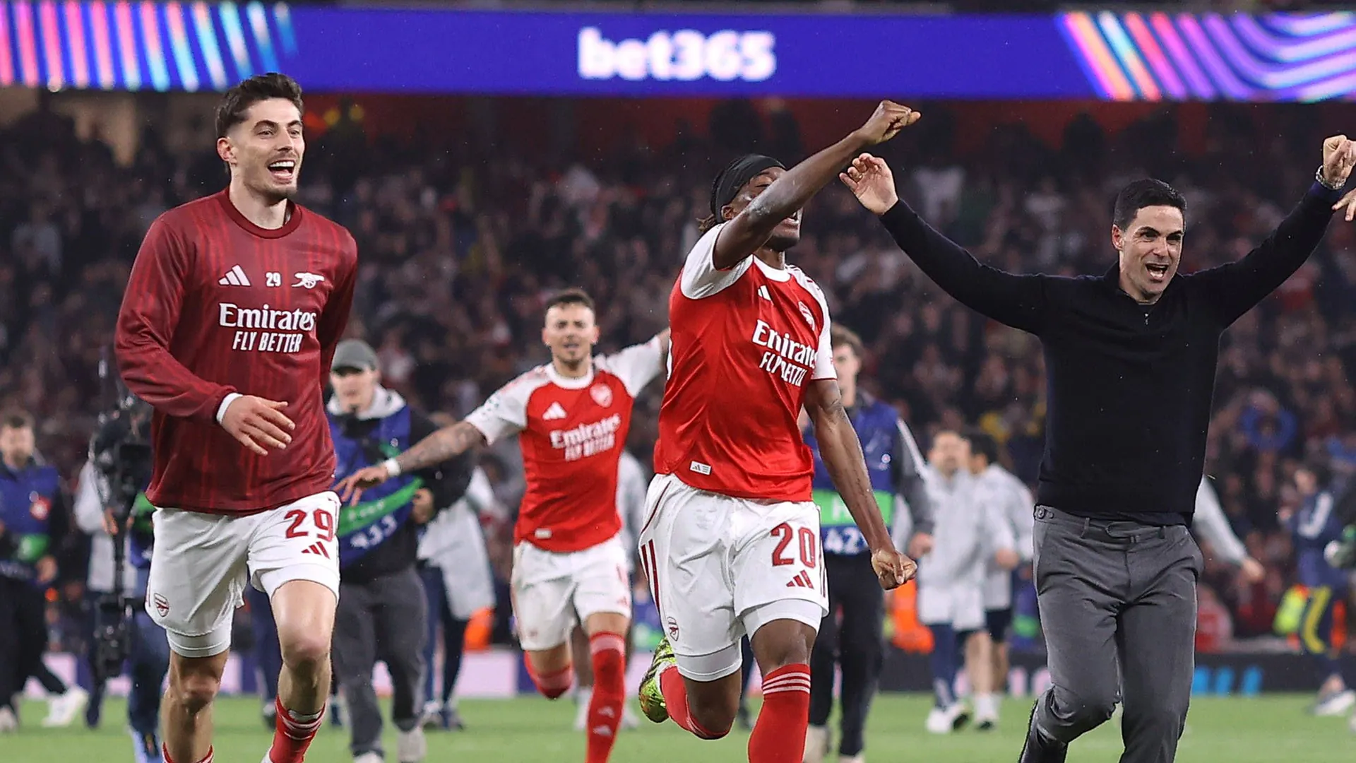 Kai Havertz, Noni Madueke and Mikel Arteta (from left to right): They celebrate reaching the final. Kai Havertz, Noni Madueke and Mikel Arteta (from left to right): They celebrate reaching the final.