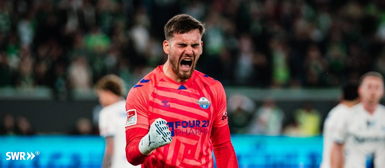 The keeper Dennis Seimen, who is on loan from VfB to Paderborn
