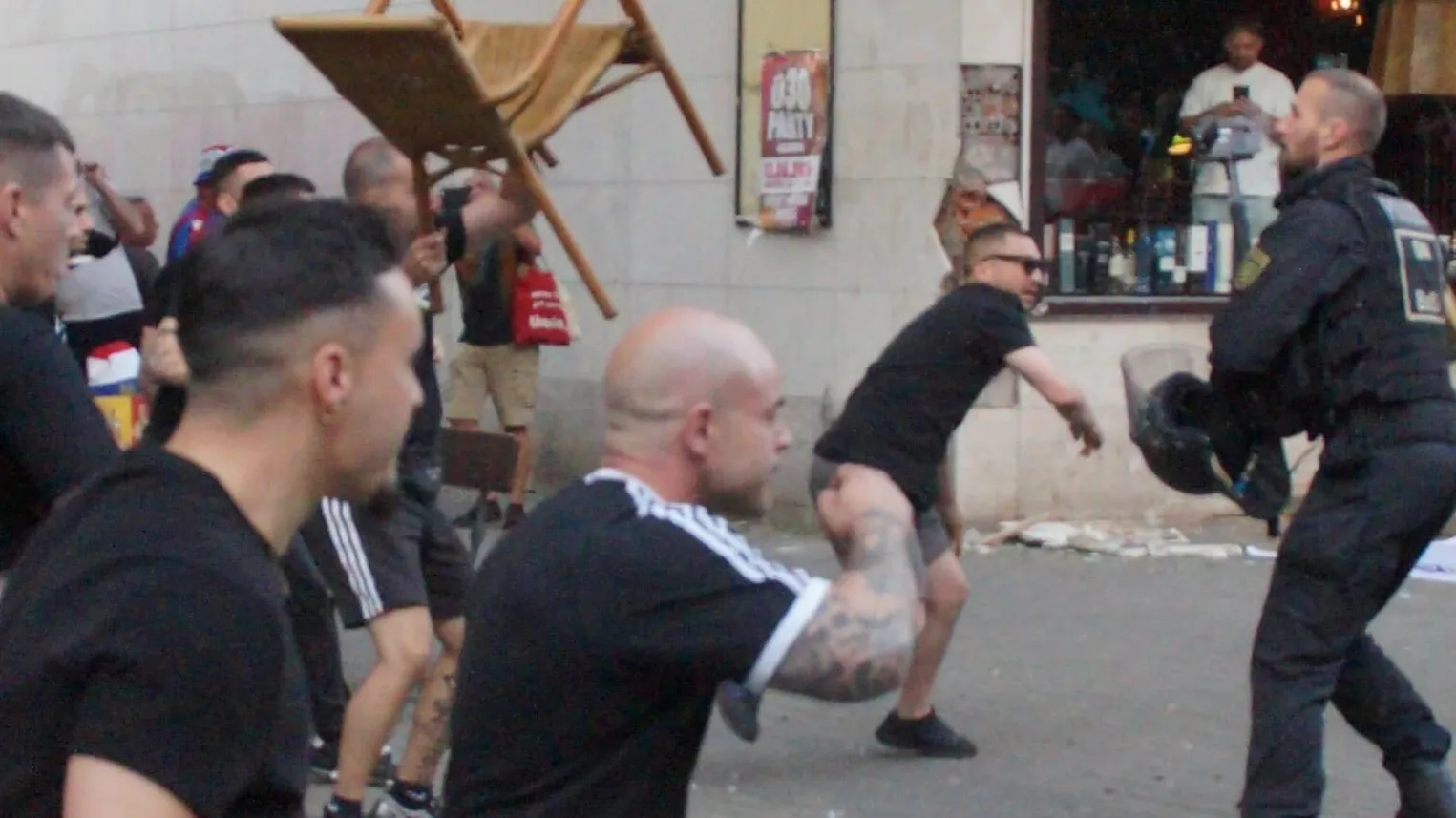Flying chairs, glasses and plates: Spanish supporters arriving in Leipzig clashed with Spanish fans and the police. Flying chairs, glasses and plates: Spanish supporters arriving in Leipzig clashed with Spanish fans and the police.