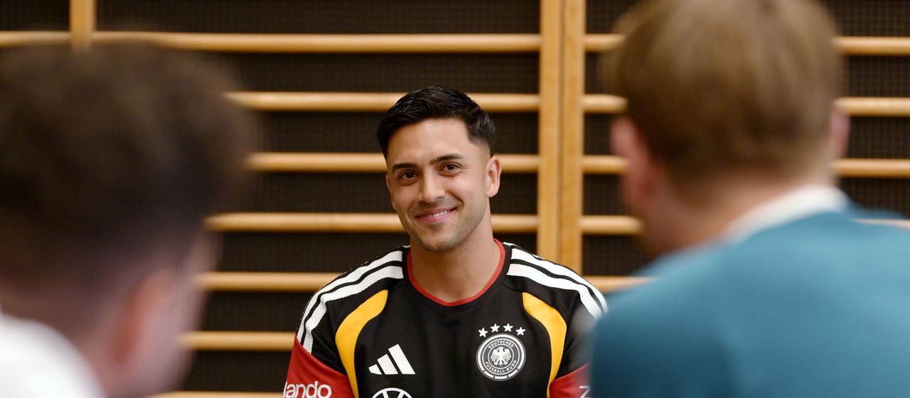 Nadiem Amiri at the training camp in Herzogenaurach