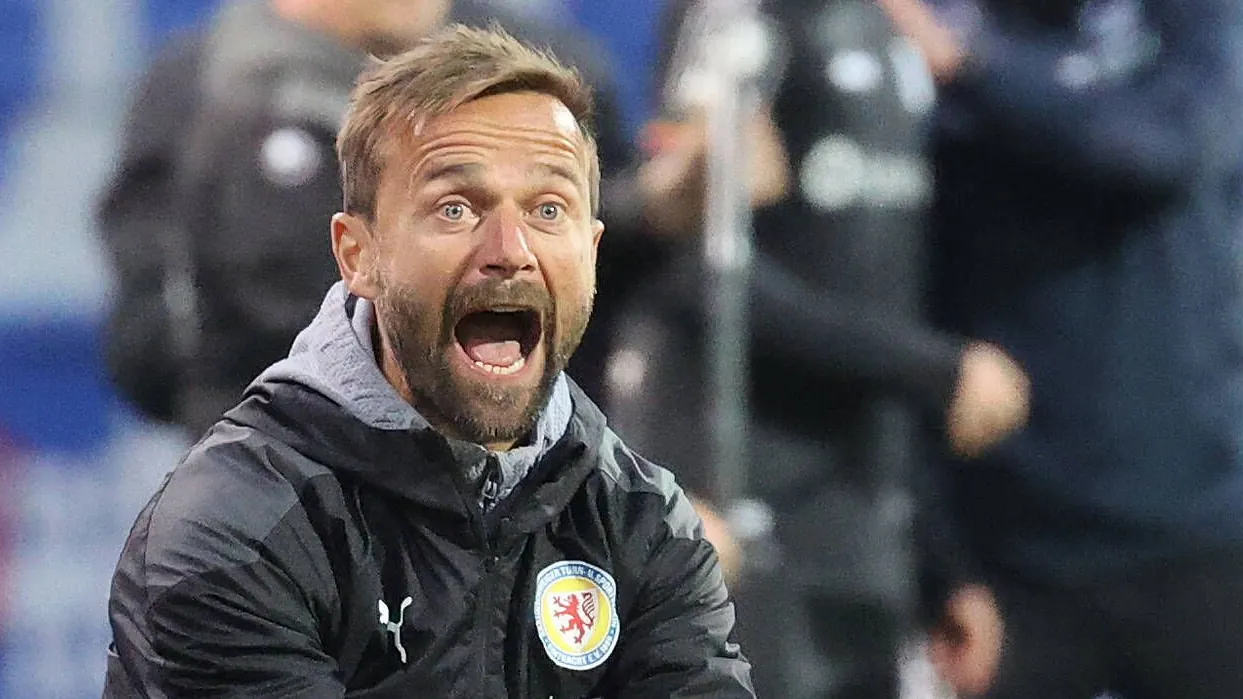 Michael Schiele at Eintracht Braunschweig (archive photo): The coach is now working again at the Würzburger Kickers. Michael Schiele at Eintracht Braunschweig (archive photo): The coach is now working again at the Würzburger Kickers.
