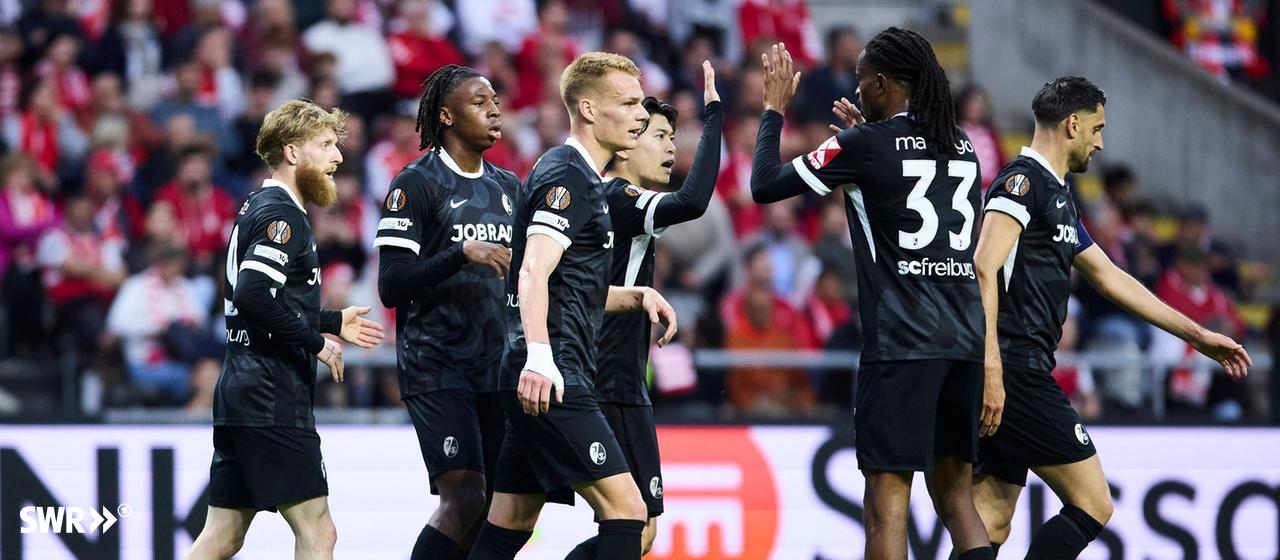 SC Freiburg celebrates a goal against Sporting Braga in the Europa League. 