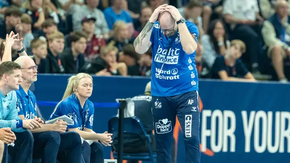 Ales Pajovic, coach of SG Flensburg-Handewitt, in the game against MT Melsungen