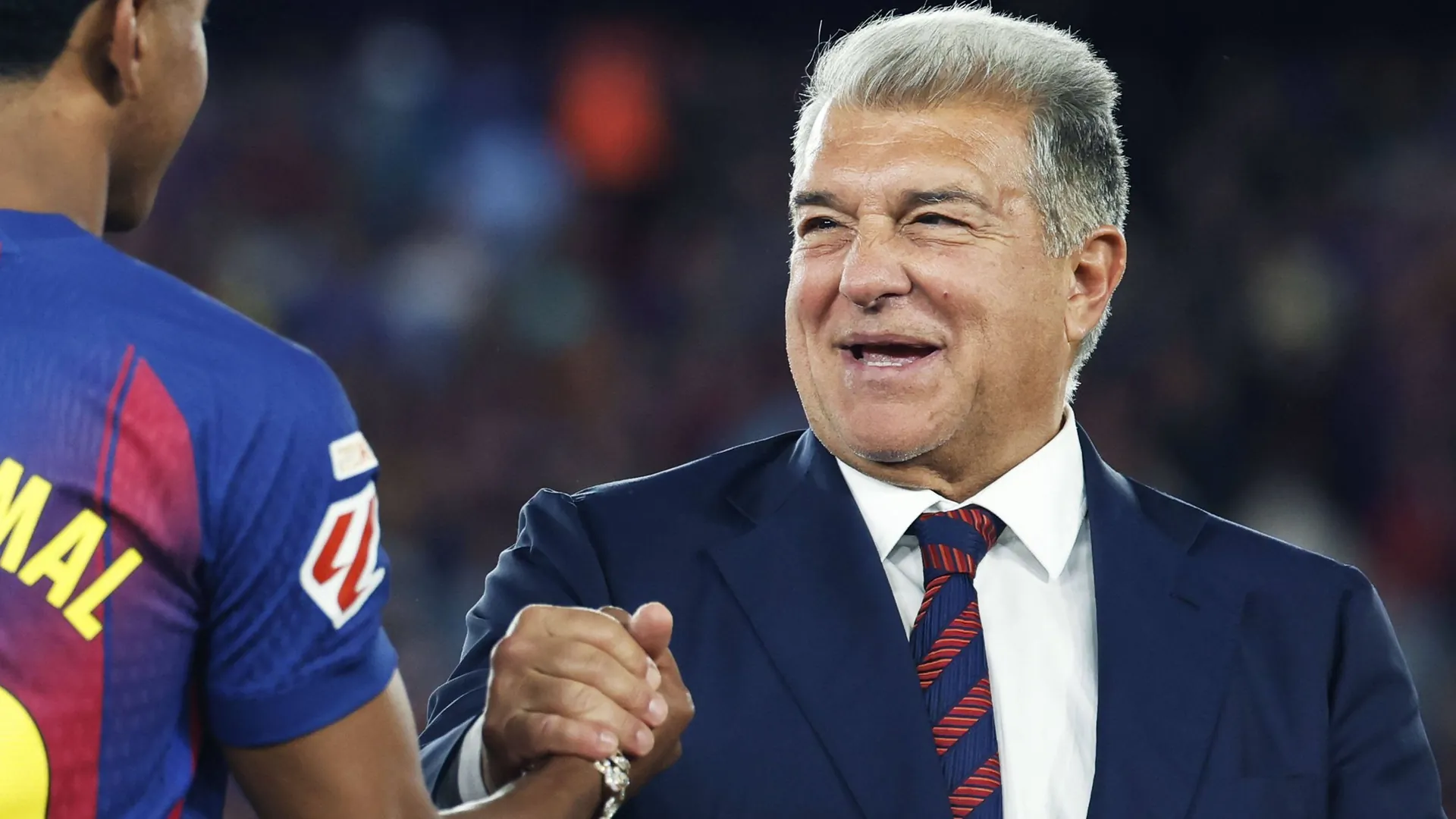 Barcelona President Joan Laporta has reason to be happy: there are reinforcements for the offensive. Barcelona President Joan Laporta has reason to be happy: there are reinforcements for the offensive.