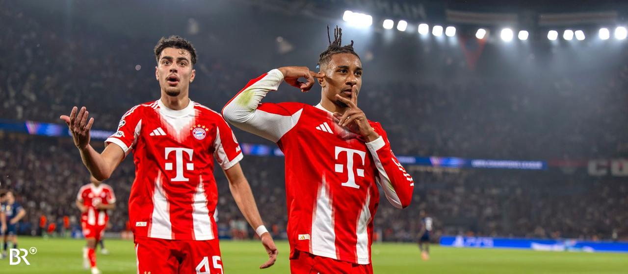 Aleksandar Pavlovic and Michael Olise (both FC Bayern) celebrate Olise's goal against Paris Saint-Germain.