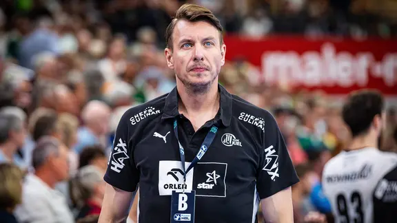 Filip Jicha, coach of THW Kiel, after the defeat in Wetzlar | IMAGO/Oliver Vogler Filip Jicha, coach of THW Kiel, after the defeat in Wetzlar