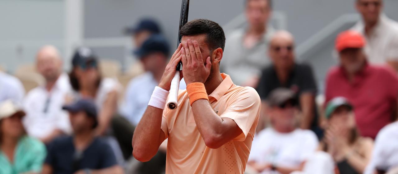 Bury your face in your hands - disappointment with Novak Djokovic