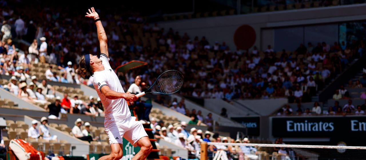 Alexander Zverev serves