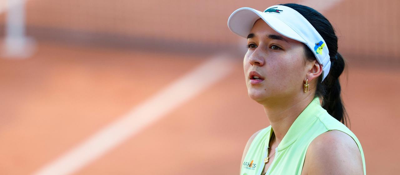 Eva Lys reacts with disappointment after her elimination from the French Open