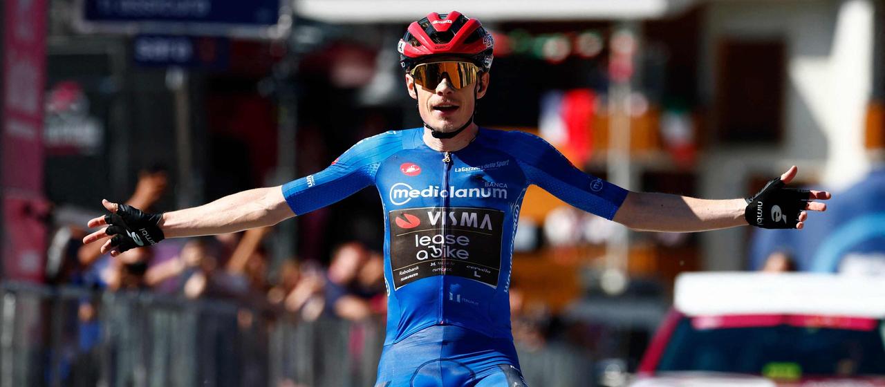 Jonas Vingegaard celebrates at the finish