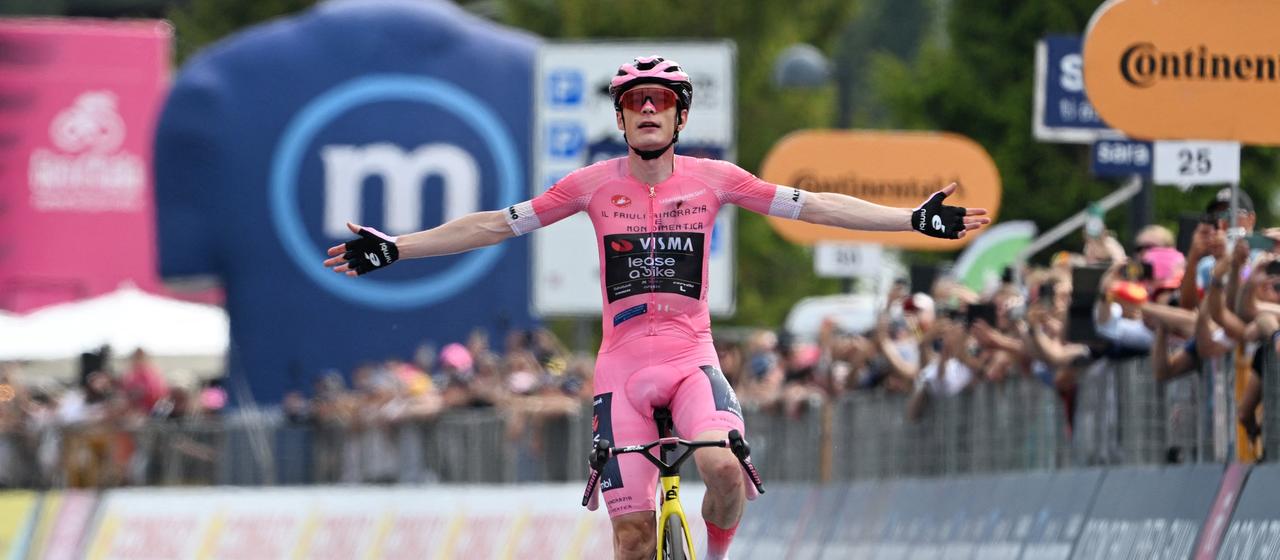 Jonas Vingegaard celebrates after winning the 20th stage